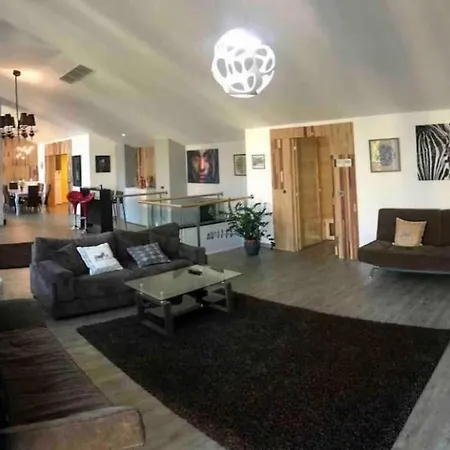 Unique Apartment *